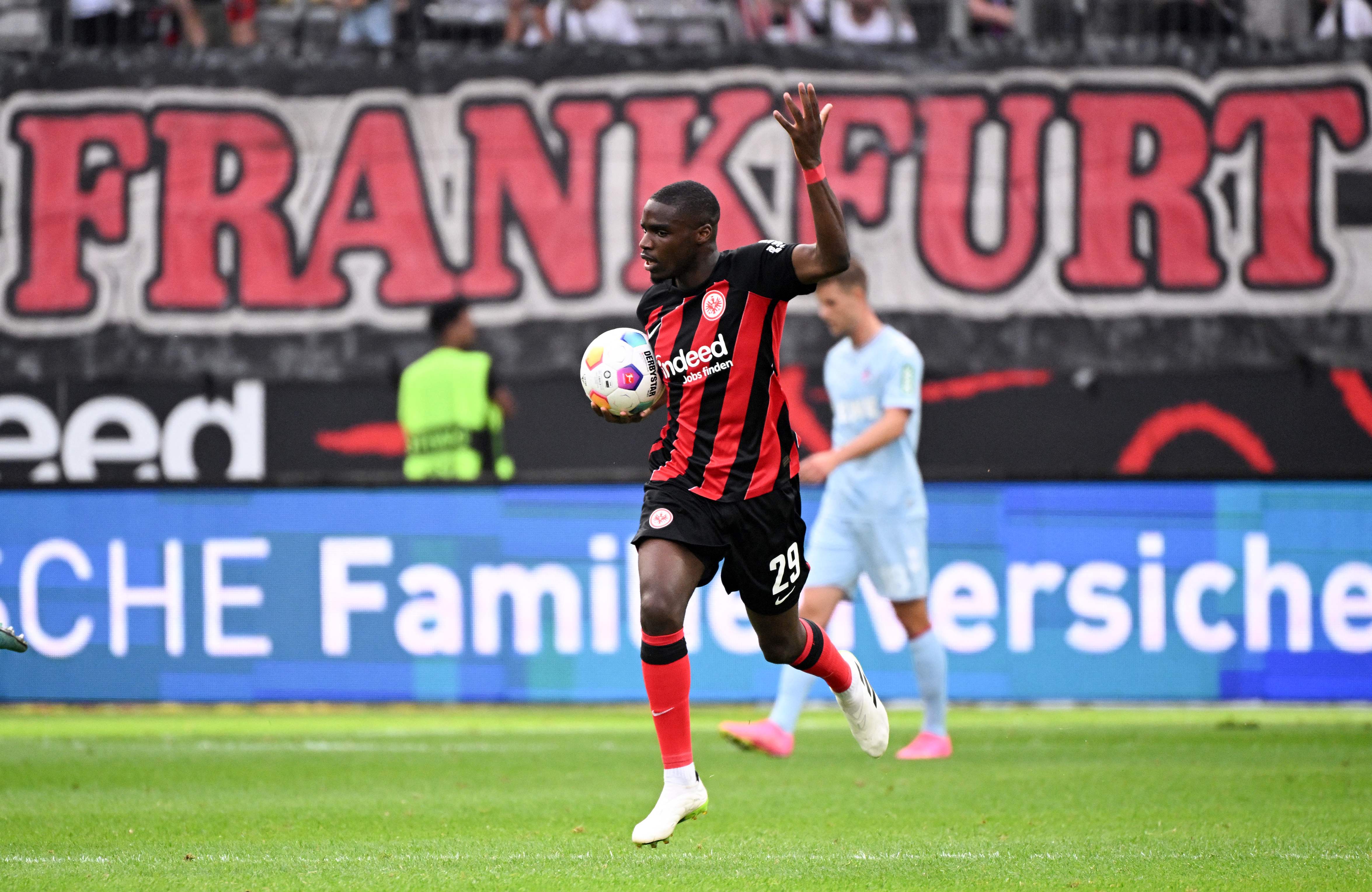 Gol Larut Nkounkou Pastikan Frankfurt Imbangi Cologne