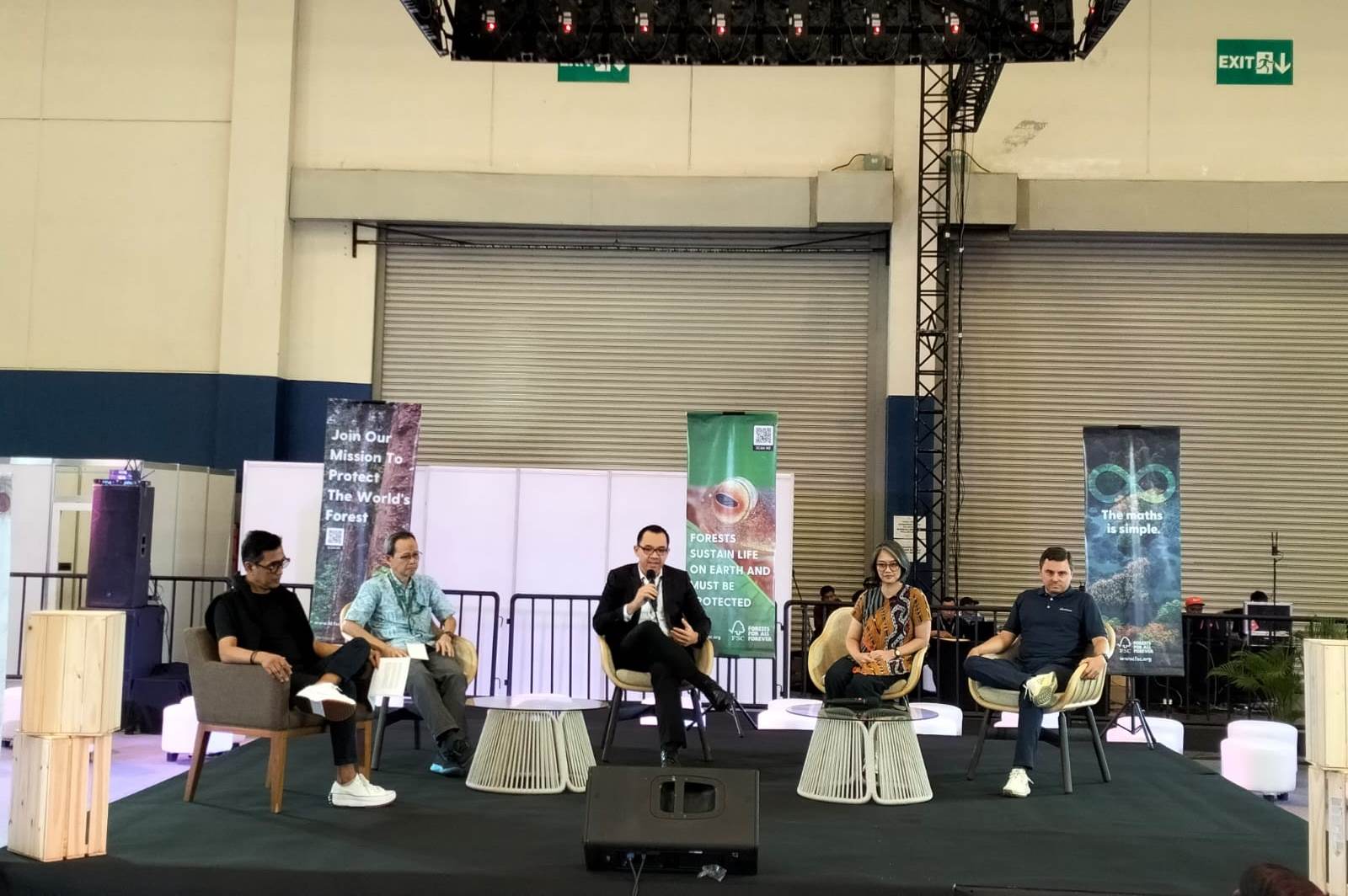 Seminar FSC Sustainable Furniture bertema Aligning designers and furniture industry to support green market di IFFINA, ICE BSD, Tangsel.