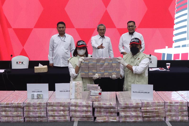 KPK belum menetapkan tersangka dalam penyelidikan penggunaan uang operasional Lukas Enembe sebesar Rp1 triliun.