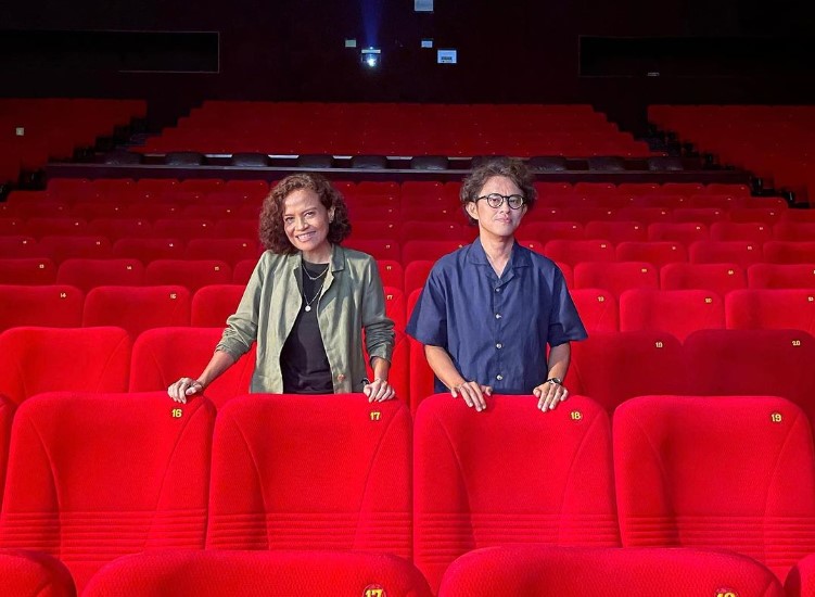 Mira Lesmana (kiri) bersama Riri Riza