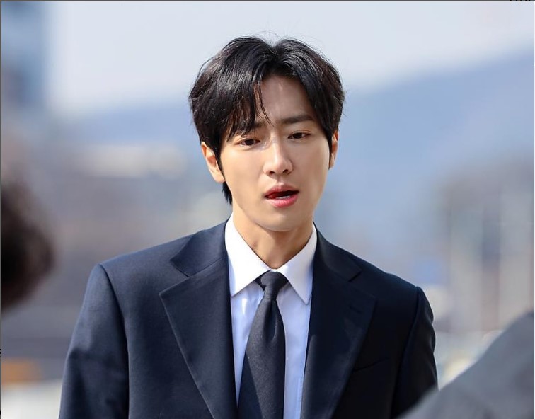 Lee Sang Yeob