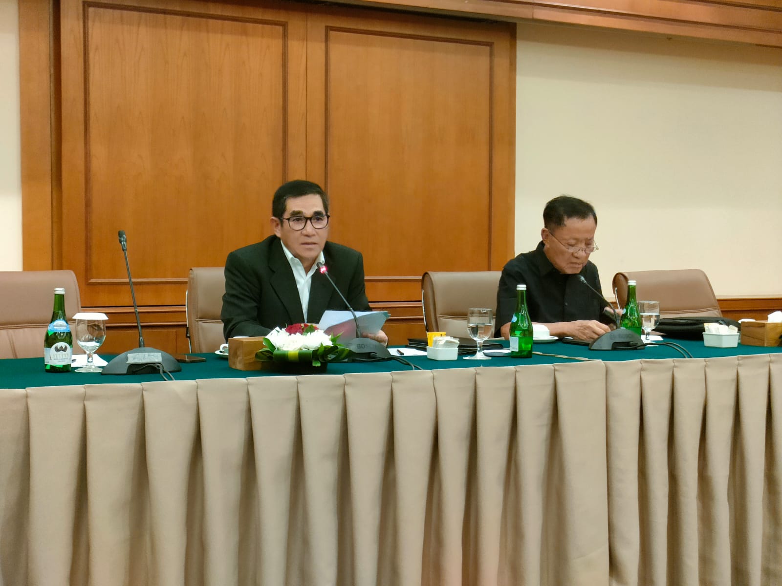 Kuasa hukum PT Indobuildco, Amir Syamsudin dan Hamdan Zoelva