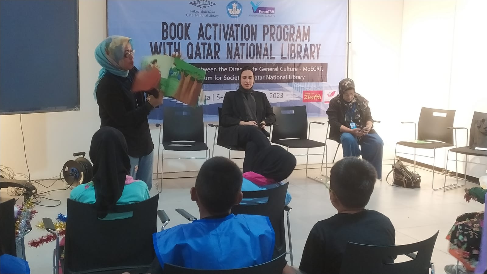 Dubes Qatar H.E. Ms. Fawziya Edrees Salman Al-Sulaiti, menghadiri ”Book Activation Program with Qatar National Library