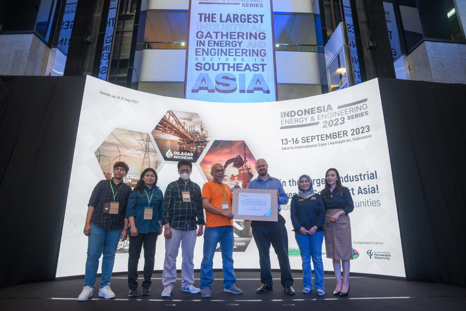 BPJS Ketenagakerjaan Jakarta Gambir mengadakan sosialisasi program Jamsosek pada Indonesia Energy & Engineering 2023 di Jakarta. 