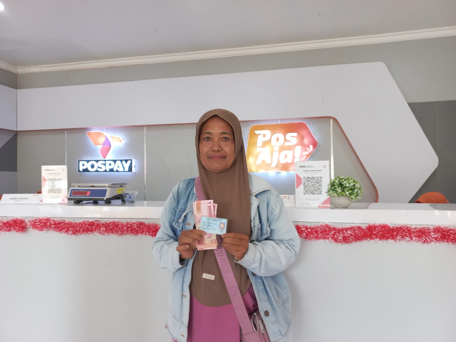 PT Pos Indonesia melakukan pembayaran bansos sembako dan PKH dari Kemensos di daerah 3T.