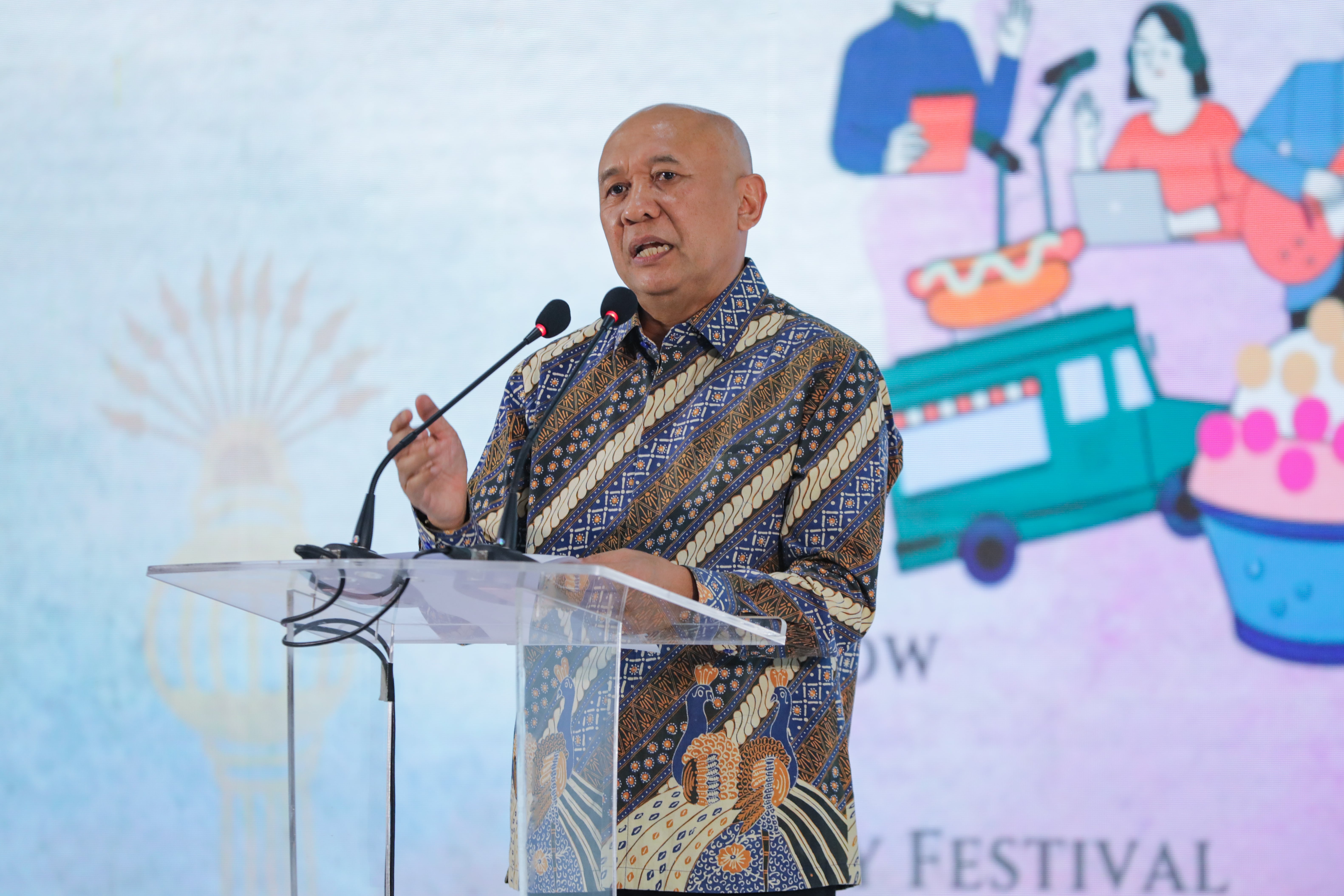 Menkop-UKM Teten Masduki di ASEAN Weekend Market