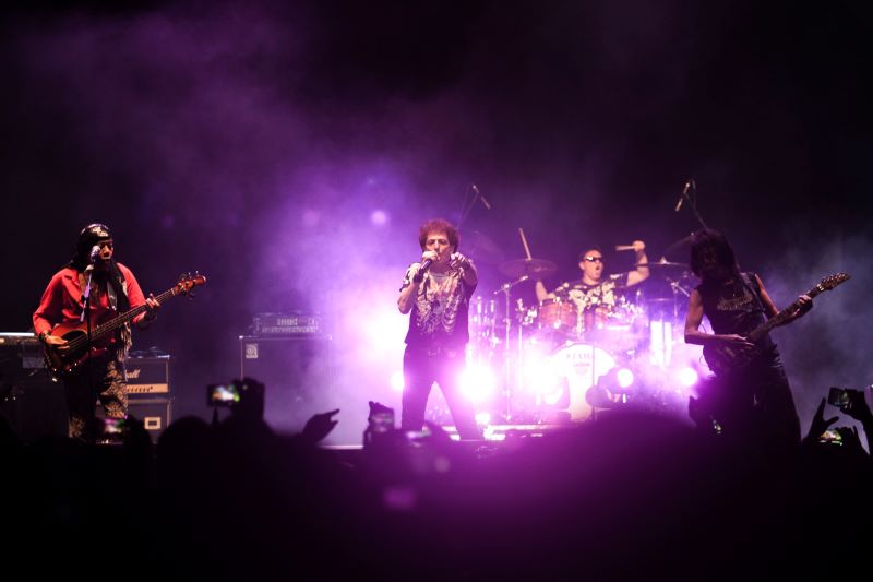 Aksi panggung God Bless