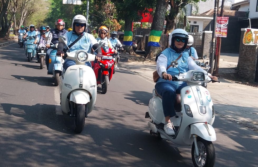 Tangkas Motor Listrik menggelar kegiatan Fun Riding Tangkas Motor Listrik bersama PLN di Jawa Barat.