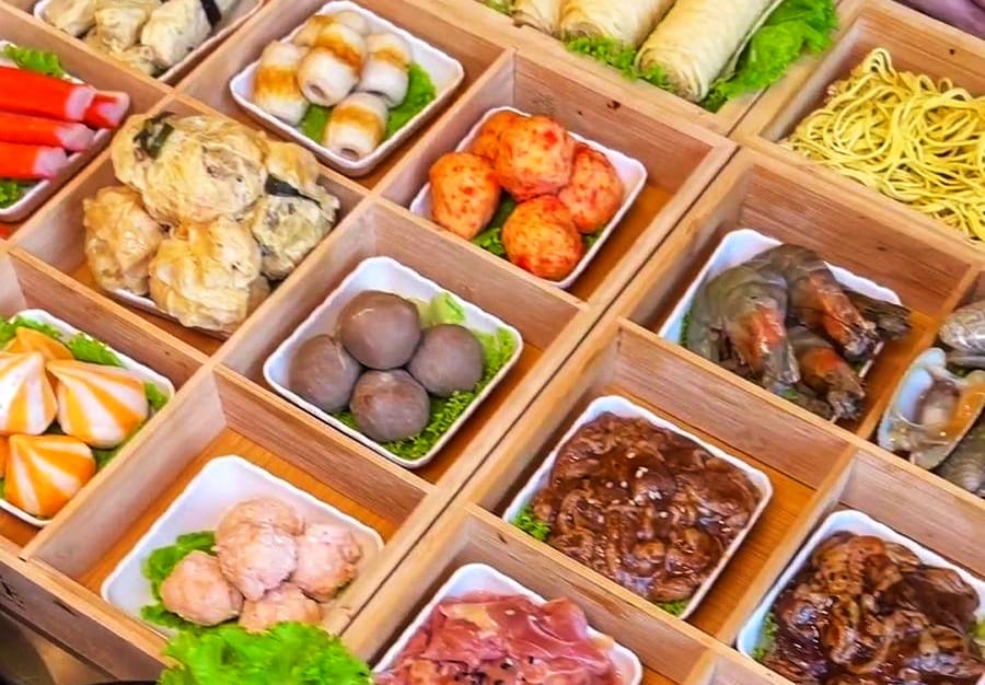 Mosh Recipe menyajikan menu hot pot dan grill berkualitas premium dengan harga terjangkau.