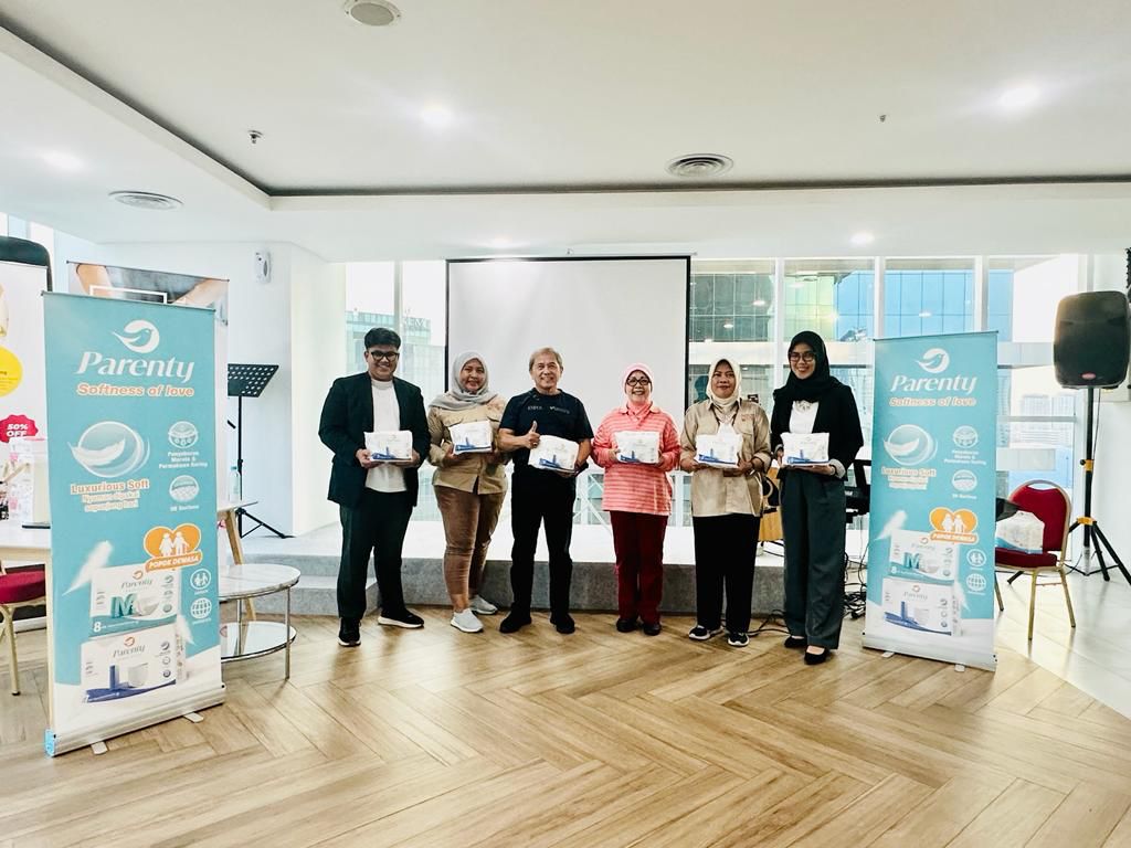 Produk popok dewasa Makuku menggelar Yoga Time di Hermina Tower Jakarta Pusat.