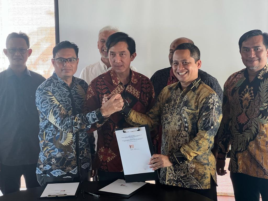 Penandatangan penempatan dana ASR Migas Aceh antara BPMA, PGE dan BSI di Kuta, Bali, Kamis (21/9). 