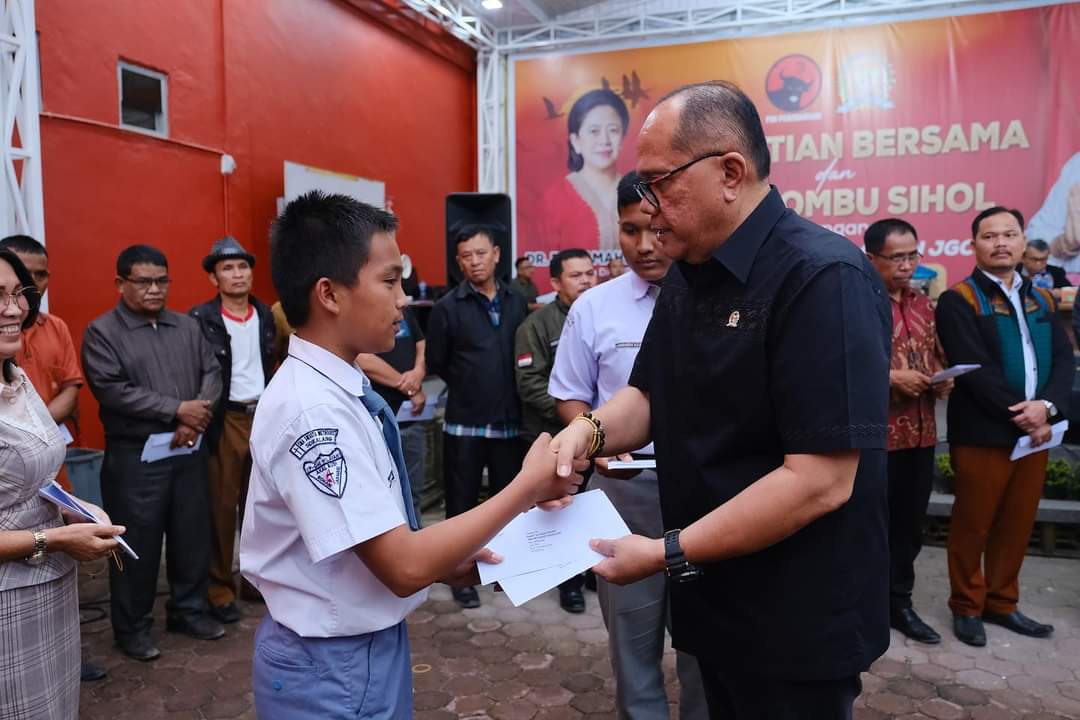 Wakil Ketua Komisi II DPR Junimart Girsang