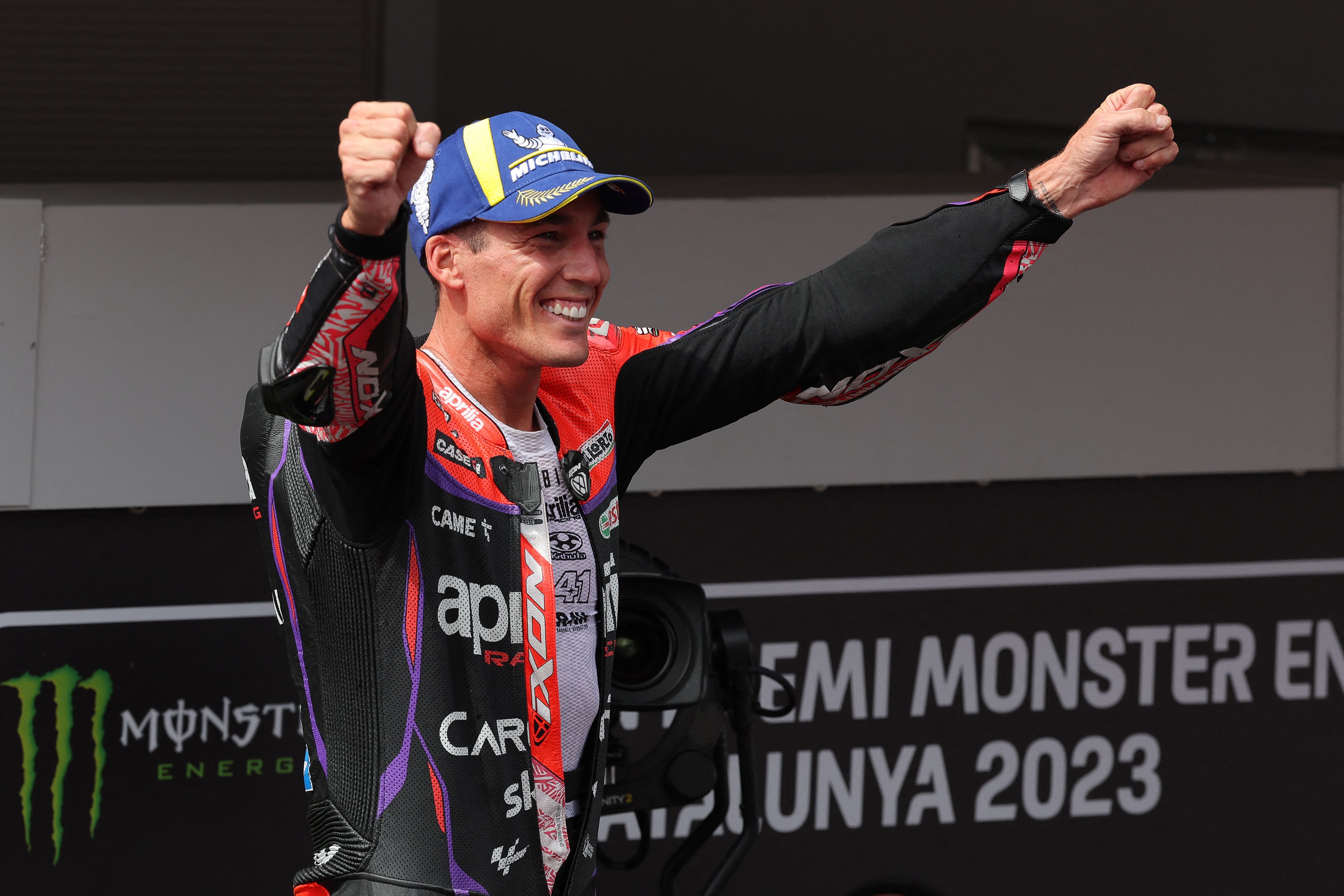 Pembalap Aprilia Racing Aleix Espargaro melakukan selebrasi usai menjadi juara GP Catalunya