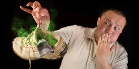 Cara menghilangkan bau tak sedap pada sepatu