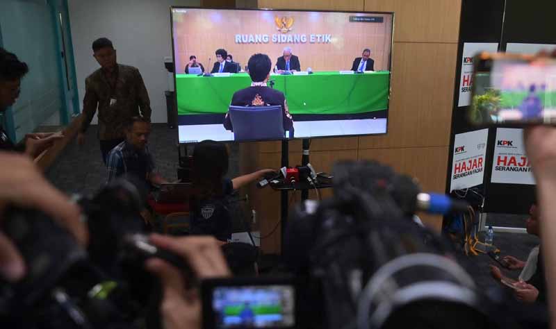 Keputusan Dewas terhadap Johanis Tanak dinilai sebagai upaya melegalkan konflik kepentingan dan berdampak pada KPK kedepannya.