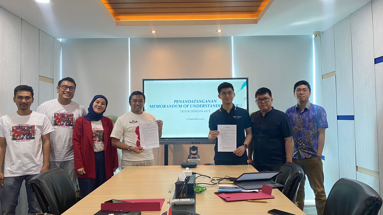 Teguk PT Platinum Wahab Nusantara Tbk (TGUK) berkolaborasi dengan AICE Indonesia