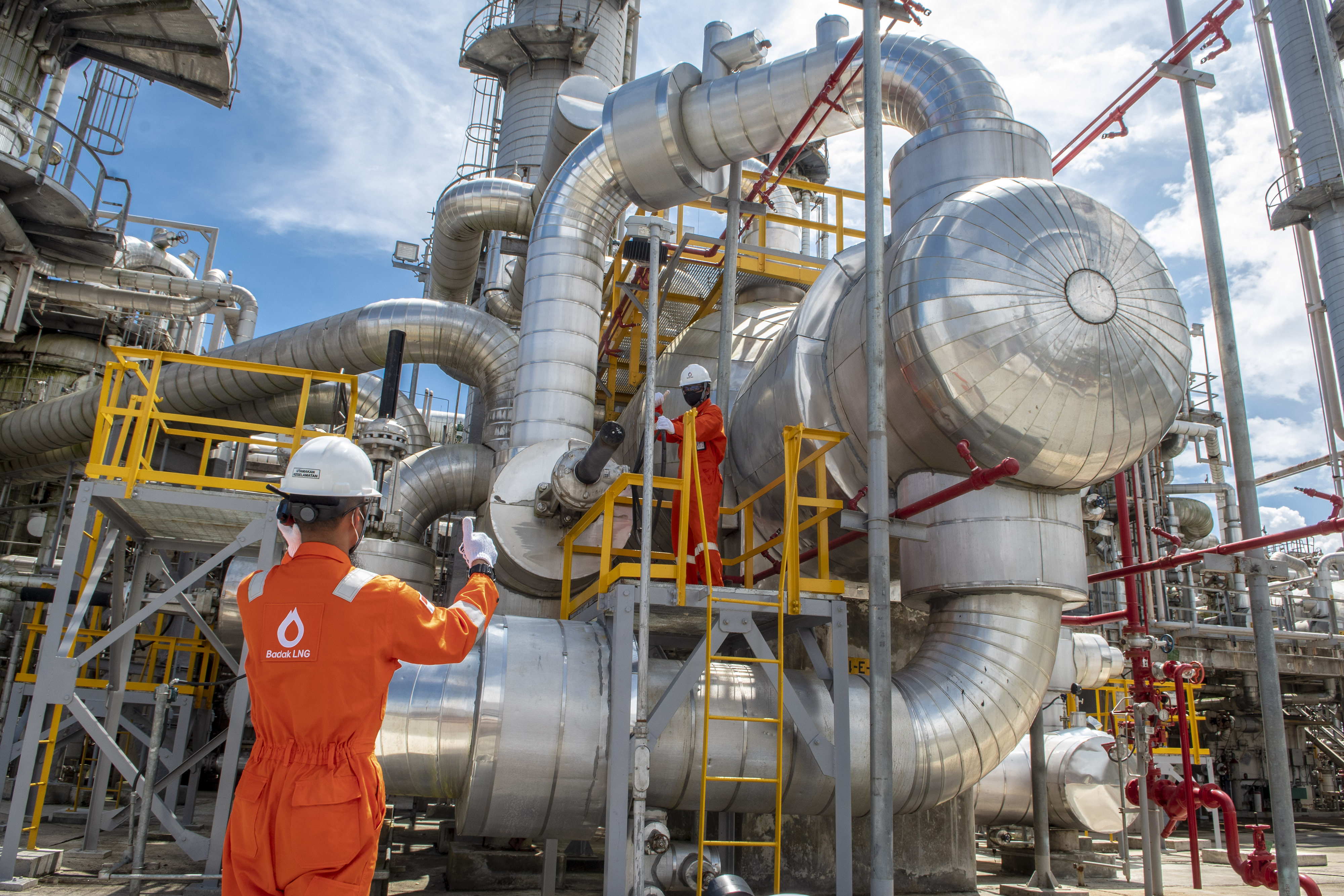 PLN Siap Suplai Listrik Bersih 160 MVA ke Kilang LNG Badak