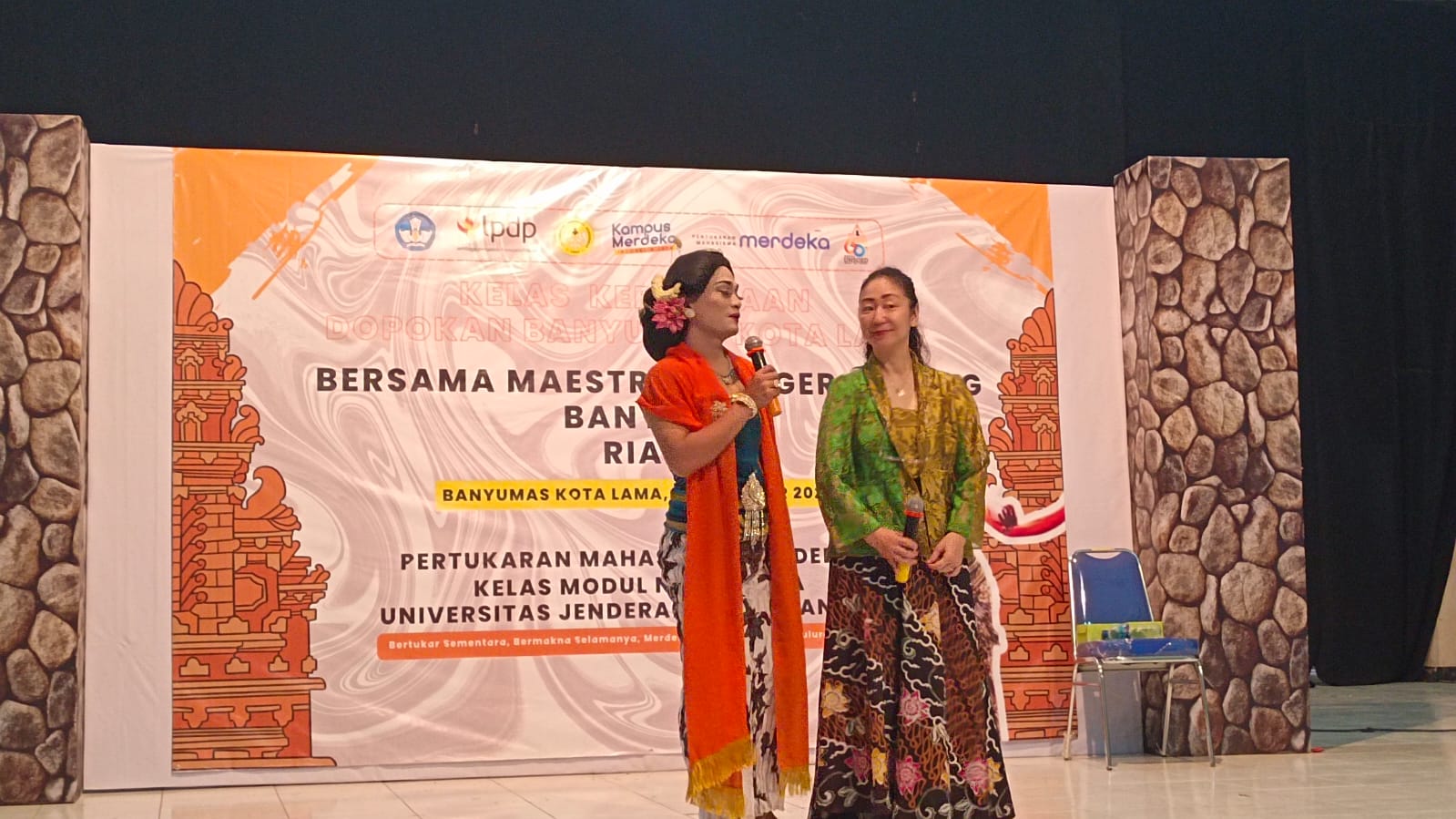 Unsoed mengikuti Kelas Kebhinnekaan Modul Nusantara Dopokan Banyumasan bersama Maestro Lengger Lanang Banyumas, Rianto.