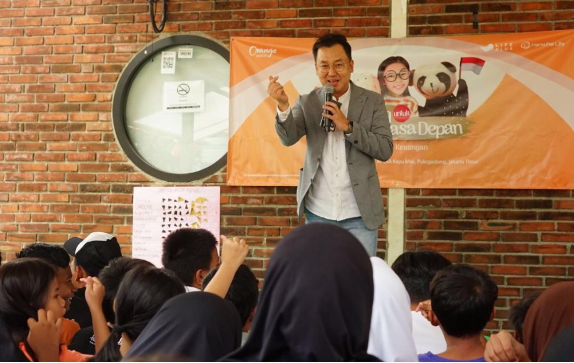 CEO Hanwha Life Indonesia, Steven Namkoong dalam acara CSR edukasi finansial di RPTRA Kayu Mas