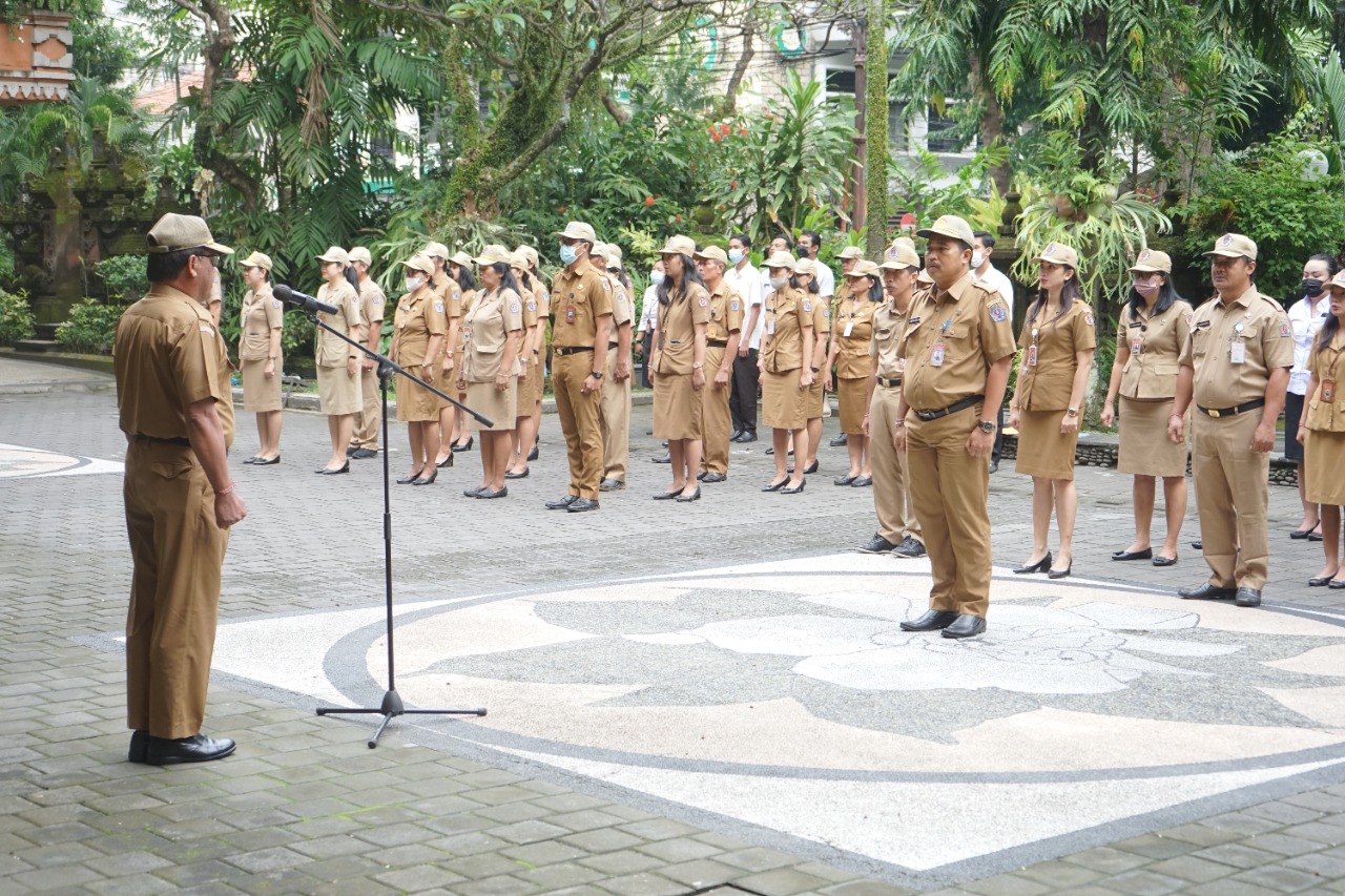 Suasana apel disiplin ASN di Denpasar, Bali.