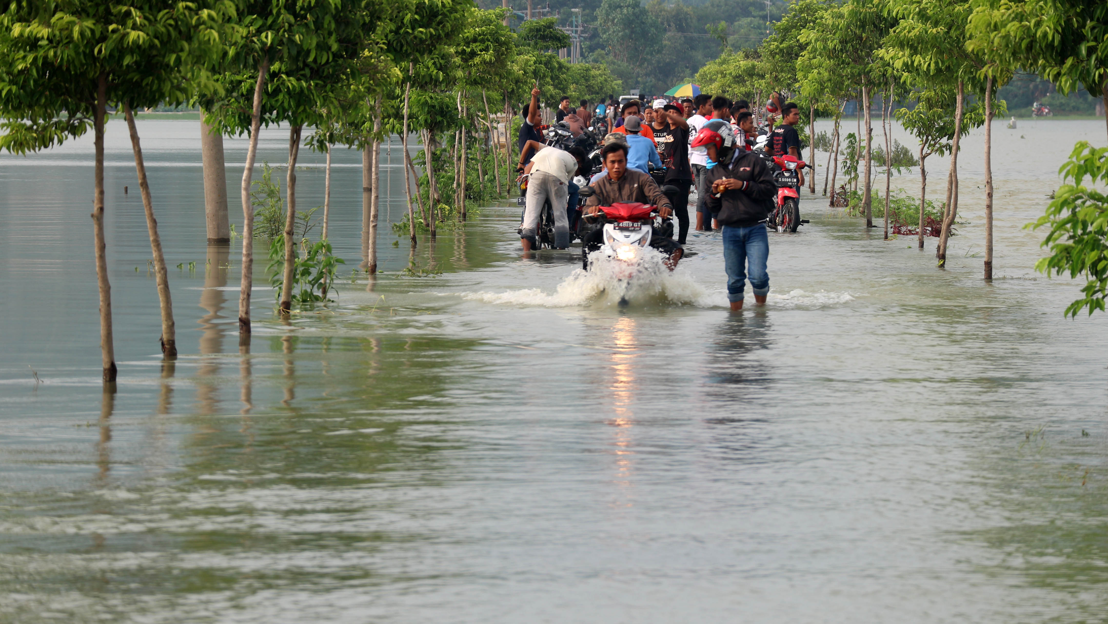 Banjir di Desa Rengel, Kecamatan Rengel, Kabupaten Tuban, Jatim, beberapa waktu lalu.