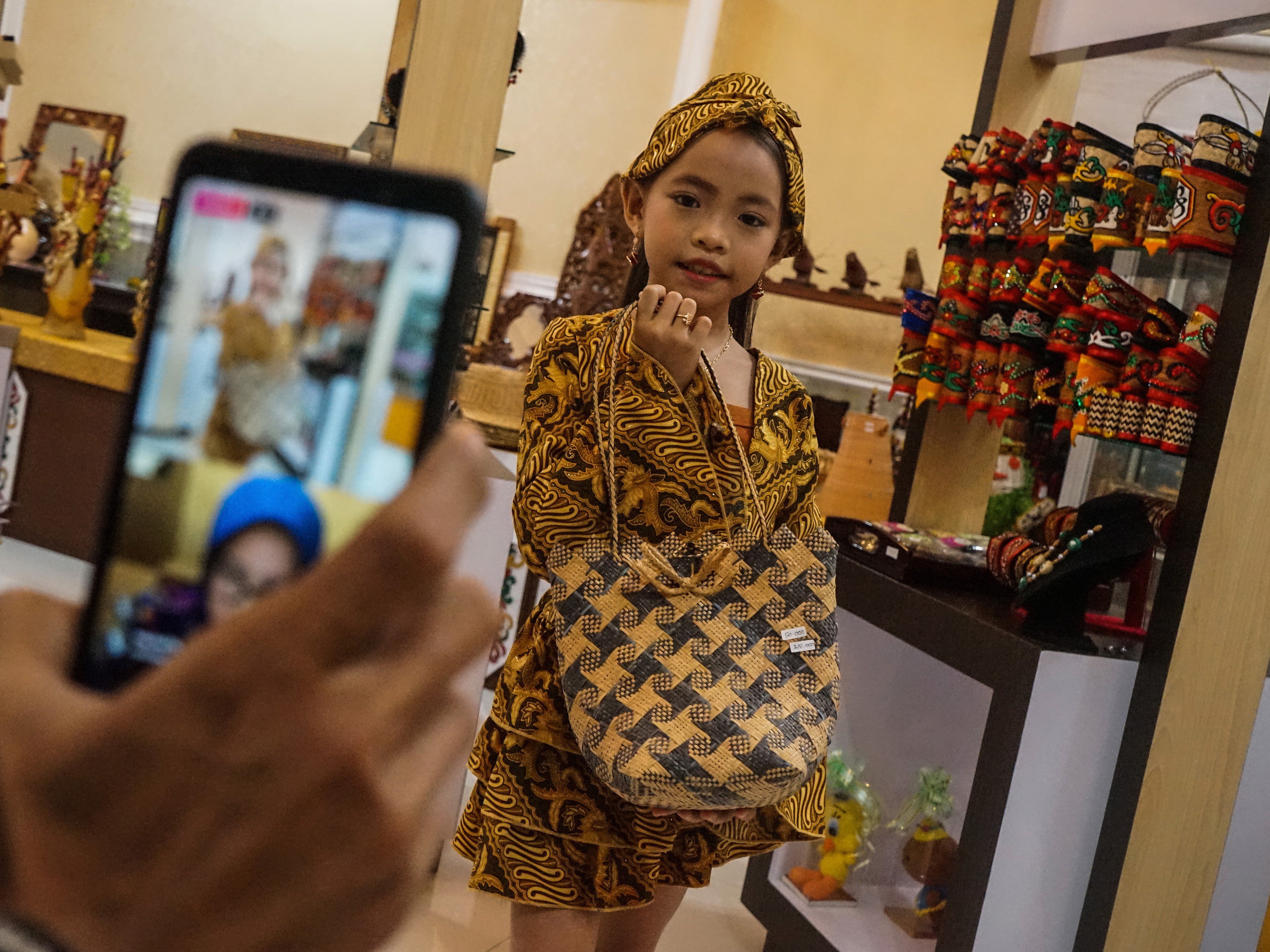 Kisah Sukses Pelaku UMKM Pakaian Anak Berjualan Daring