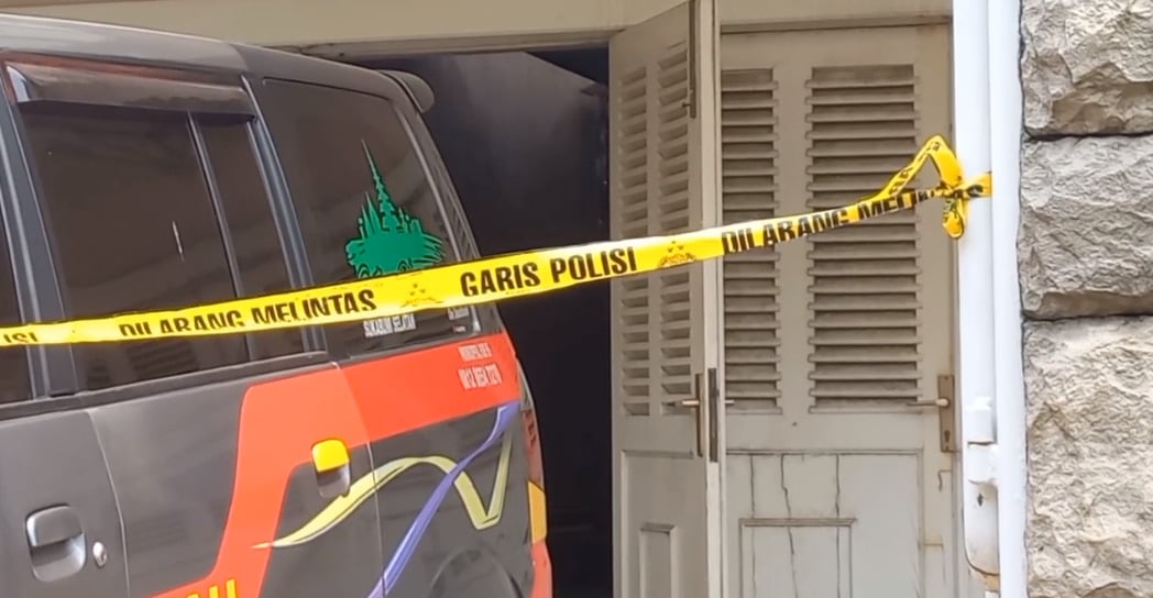 Rumah tempat ditemukannya mayat ibu dan anak di Cinere, Depok.