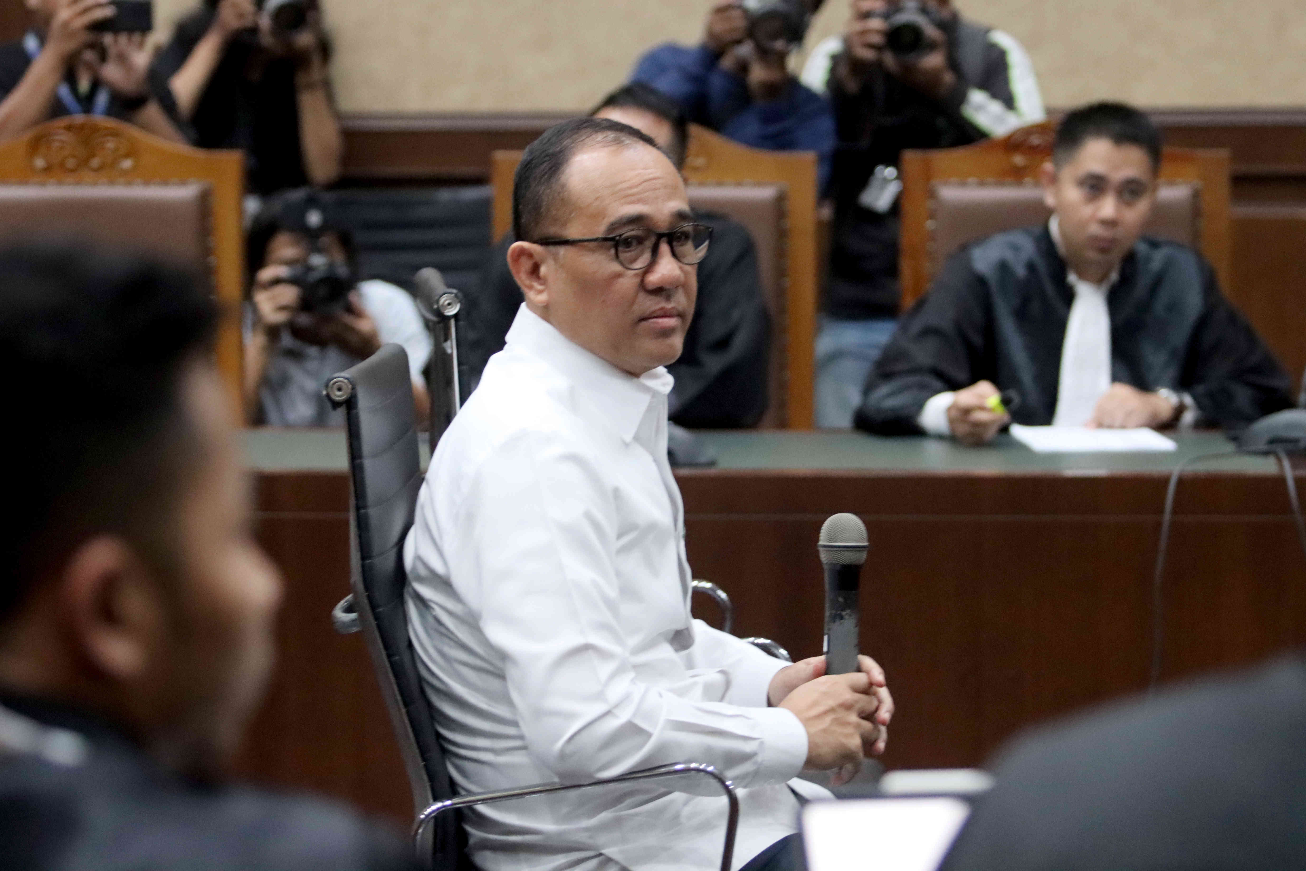 Terdakwa mantan pejabat Ditjen Pajak Kementerian Keuangan Rafael Alun Trisambodo