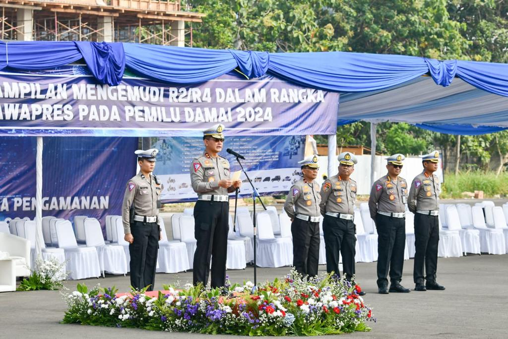 Kakorlantas Polri Irjen Pol Firman Shantyabudi menutup acara Pelatihan Peningkatan dan Keterampilan Mengemudi R2/R4 di Serpong, Tangsel. 