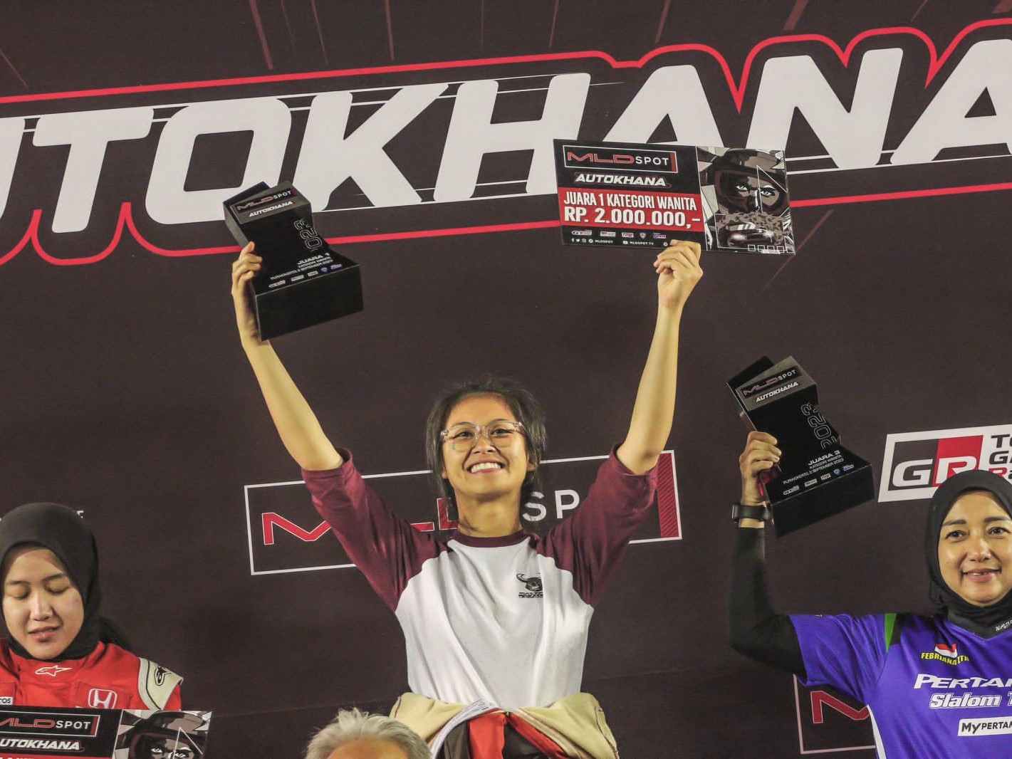 Canya Prasetyo (tengah).