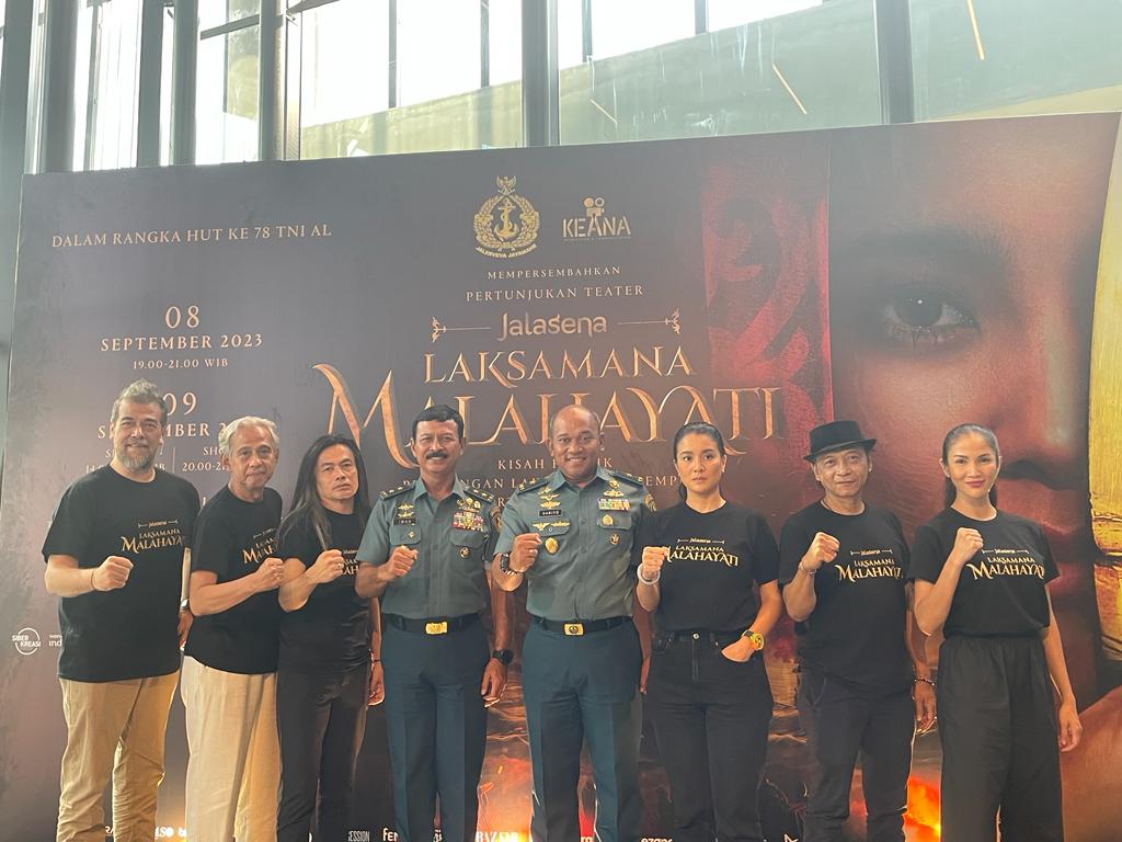 Para pemain dan tim produksi teater Laksamana Malahayati. 