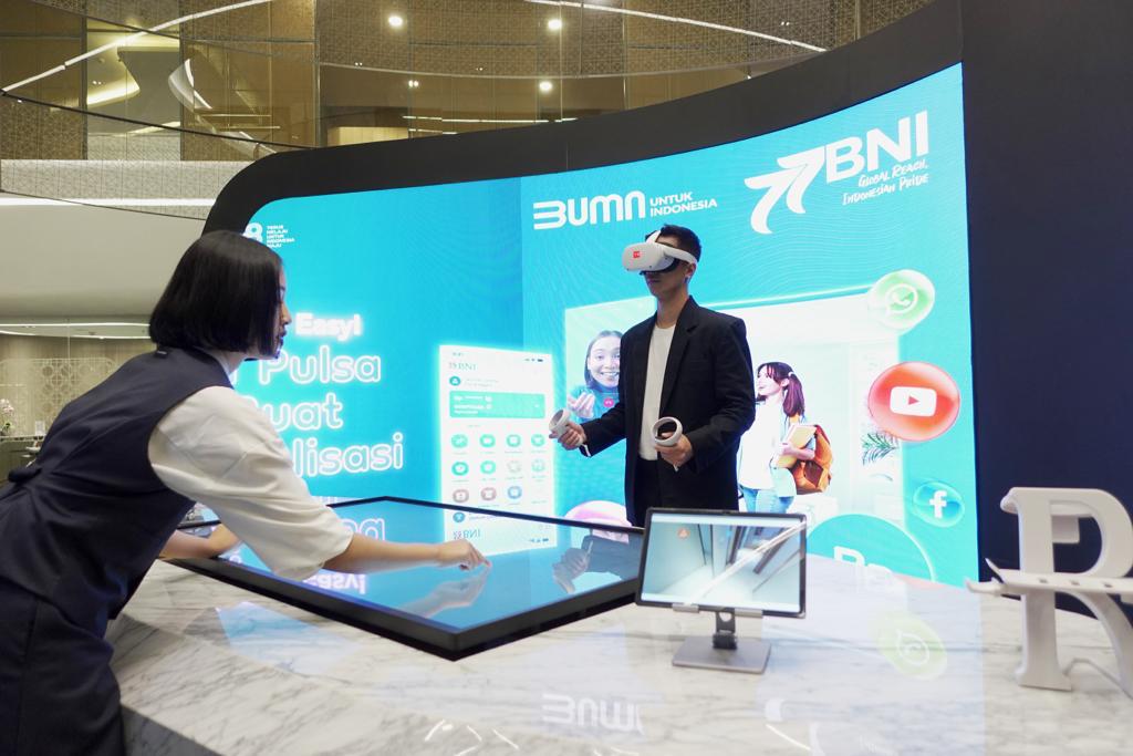 V2 Indonesia dan BNI kerja sama meluncurkan proyek inovatif dunia perbankan dengan memperkenalkan teknologi AR dan VR.