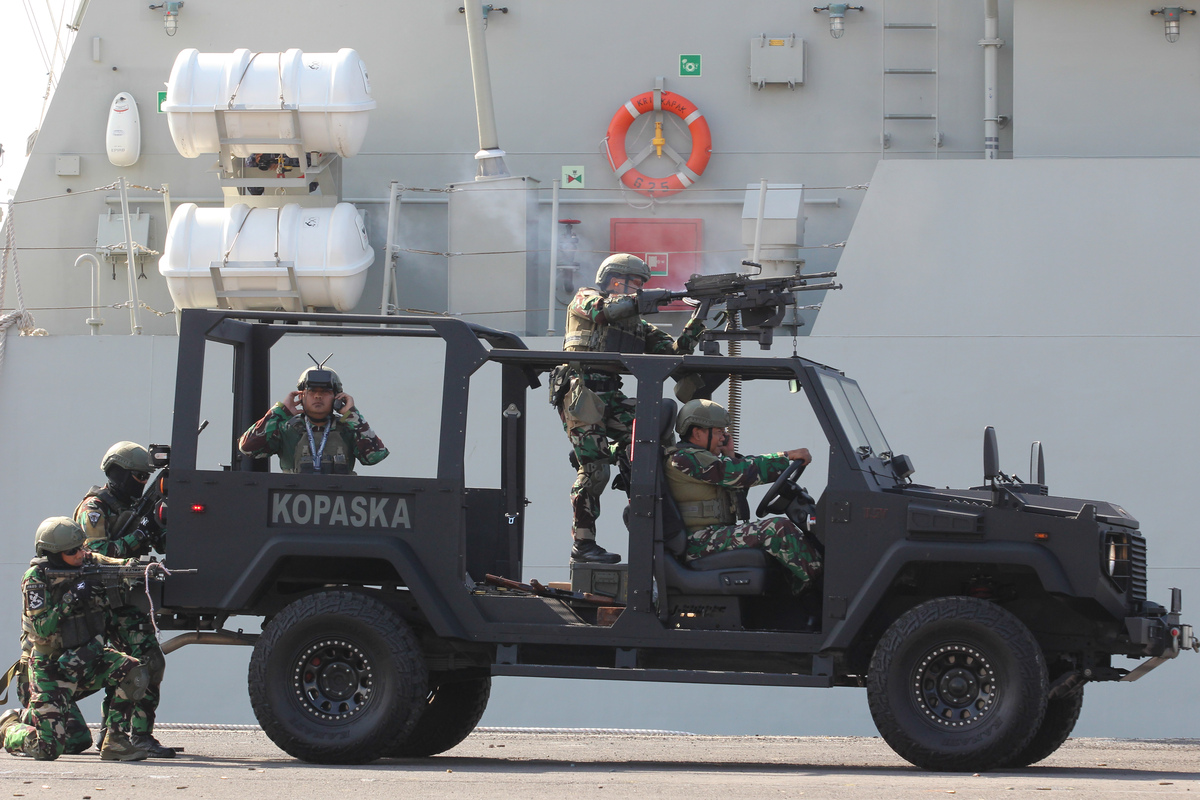 Simulasi penanggulangan terorisme di Koarmada II.