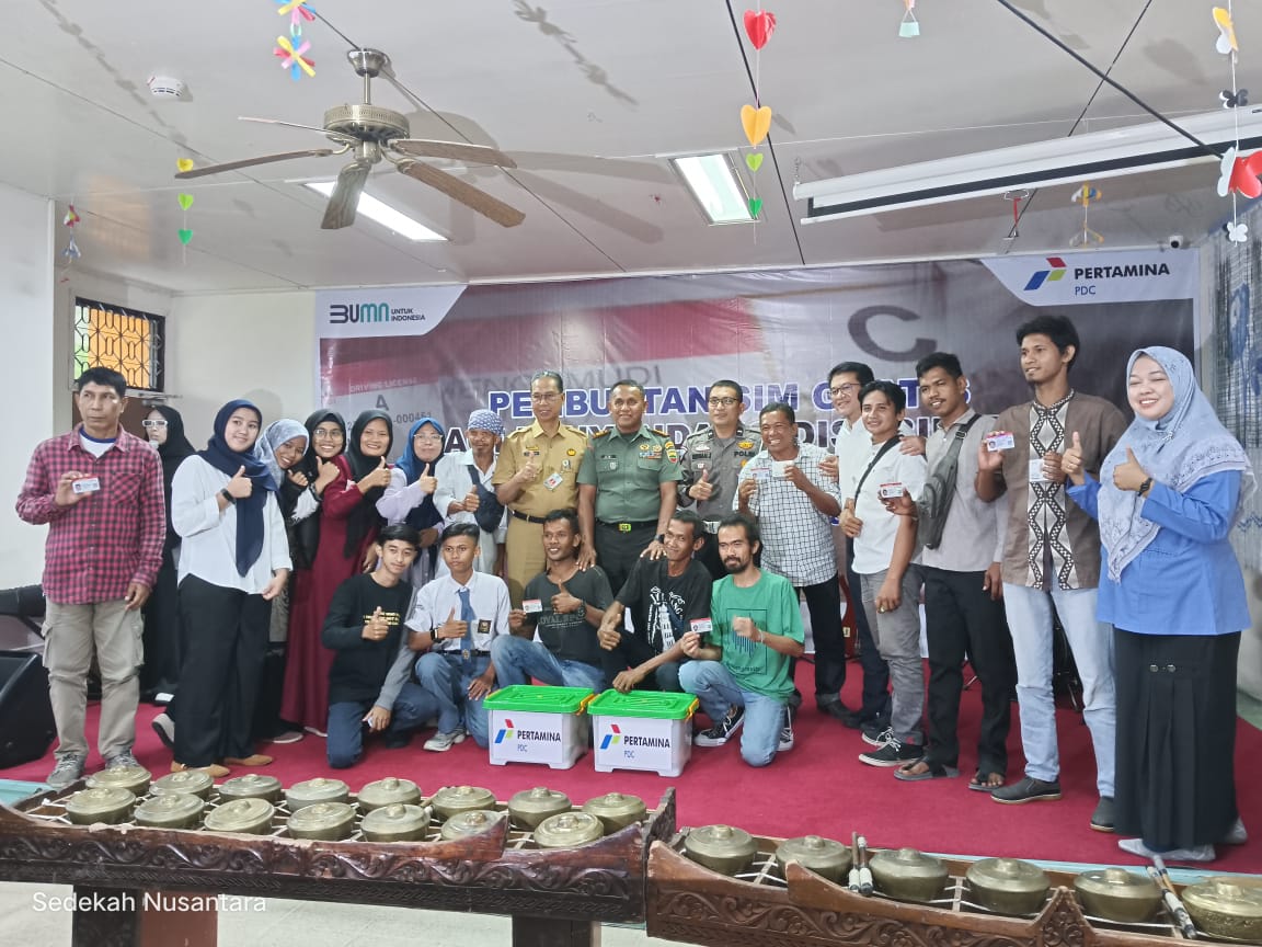 Penyerahan SIM untuk penyandang disabilitas di Kabupaten Bengkalis, Riau