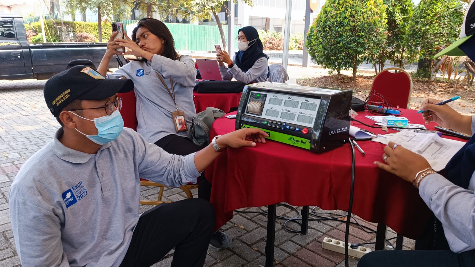 Uji emisi di Ancol, Jakarta Utara.