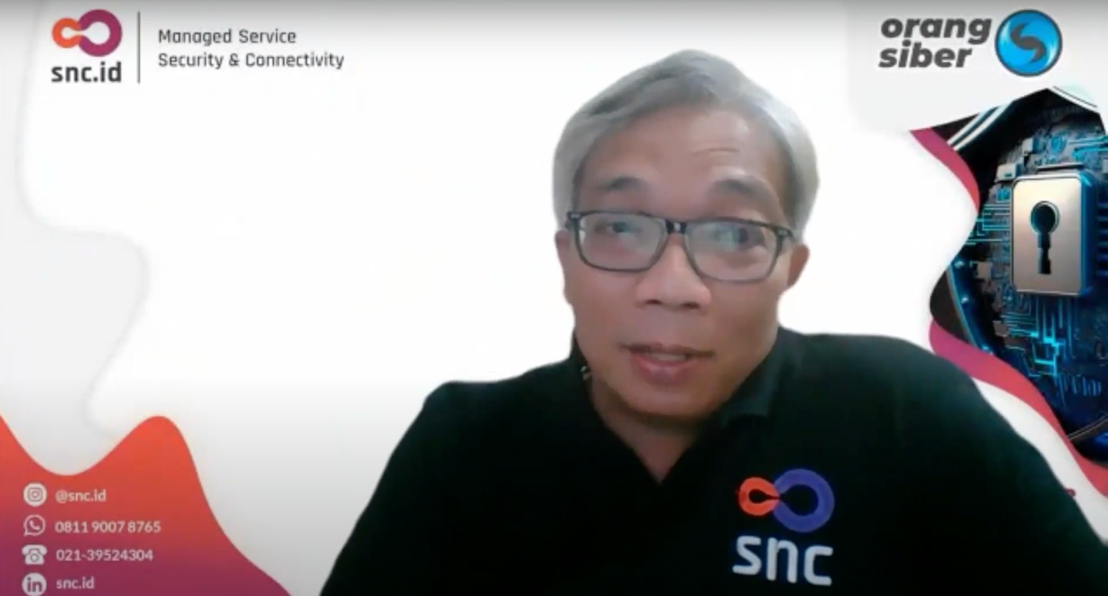  Bruce Hanadi, Chief Information Security Officer snc.id, memberikan tip seputar keamanan siber dalam sebuah diskusi daring.