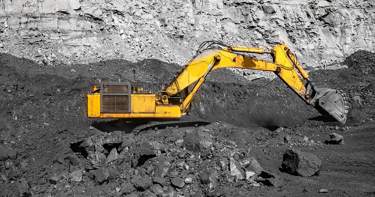 Ilustrasi--kendaraan berat di sebuah tambang