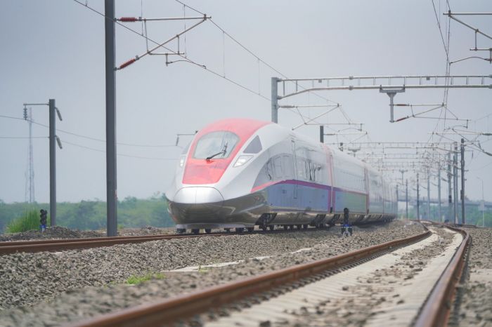 Rangkaian Kereta Api Cepat Jakarta Bandung (KCJB)