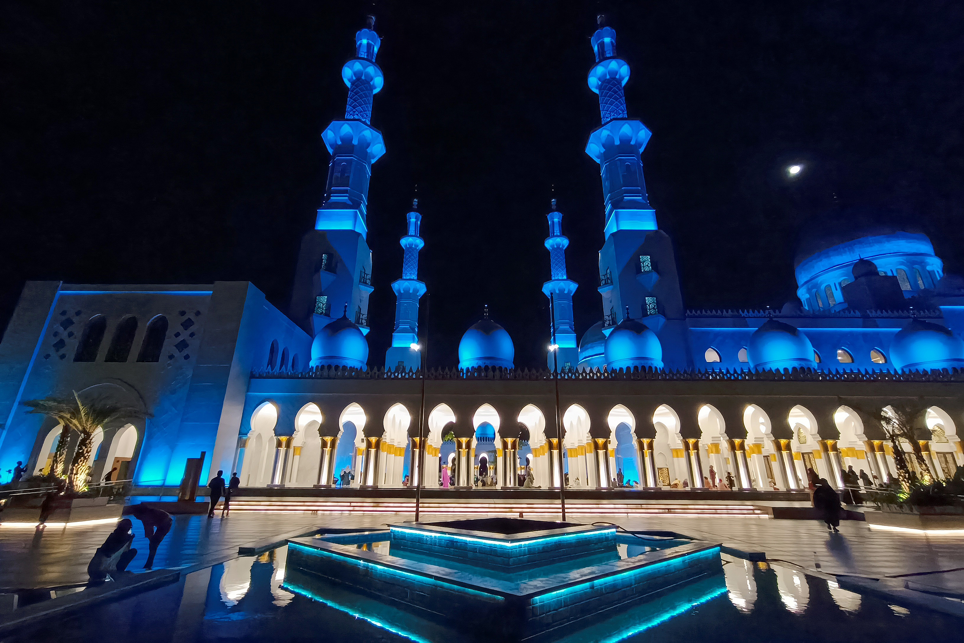 Sudut-sudut keindahan Masjid Sheikh Zahed Al-Nahayan di Kelurahan Gilingan, Banjarsari, Solo, Jawa Tengah