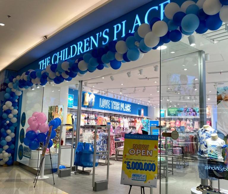 Brand kids fashion dari Amerika Utara The Children's Place membuka gerai ketiganya di Pakuwon Mall Surabaya, Jawa Timur.