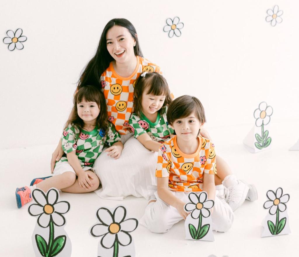 Brand Minicottons meluncurkan produk baju anak yang berkolaborasi dengan aktris Asmirandah. 