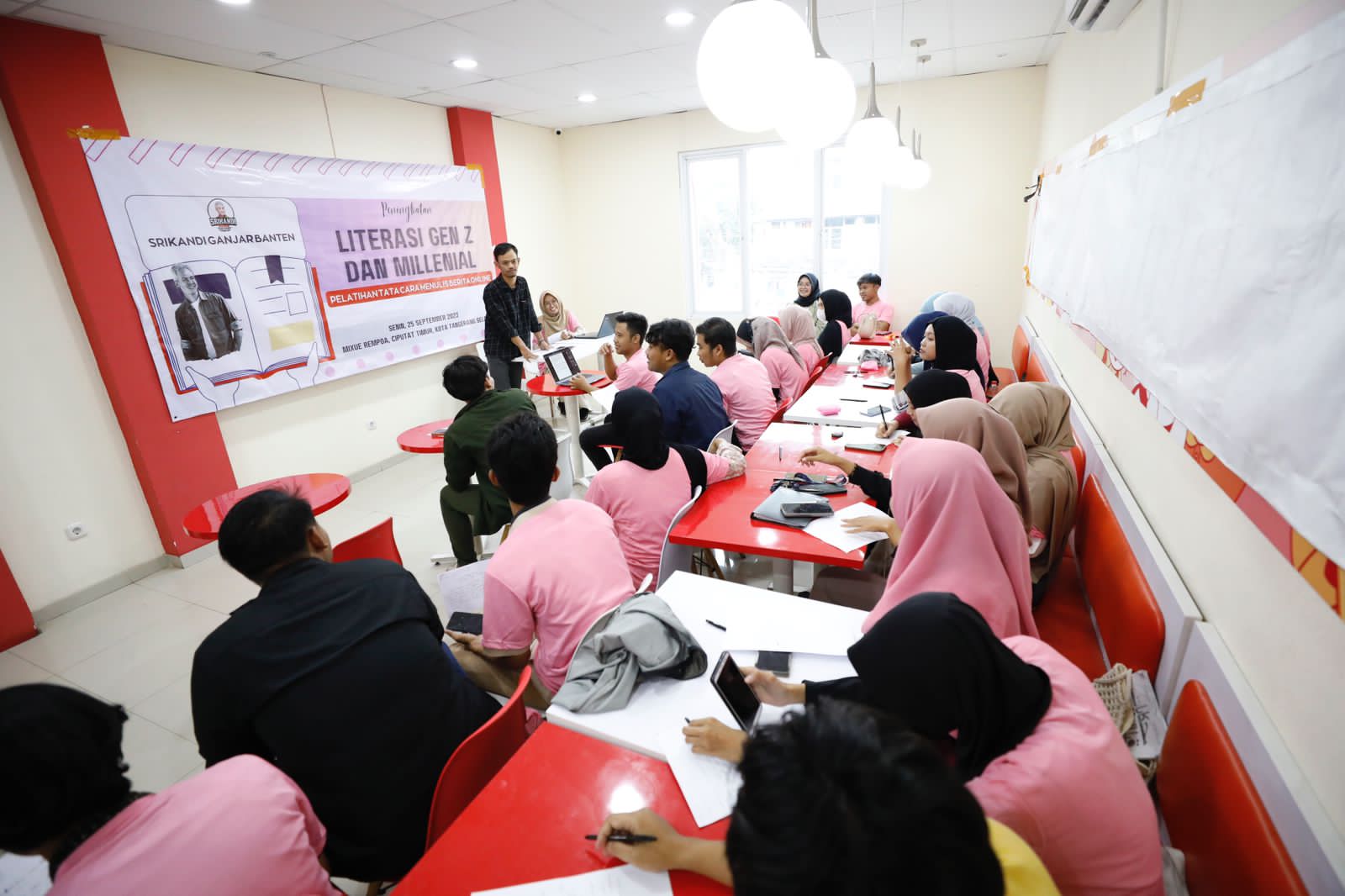 Pelatihan peningkatan literasi di Tangsel