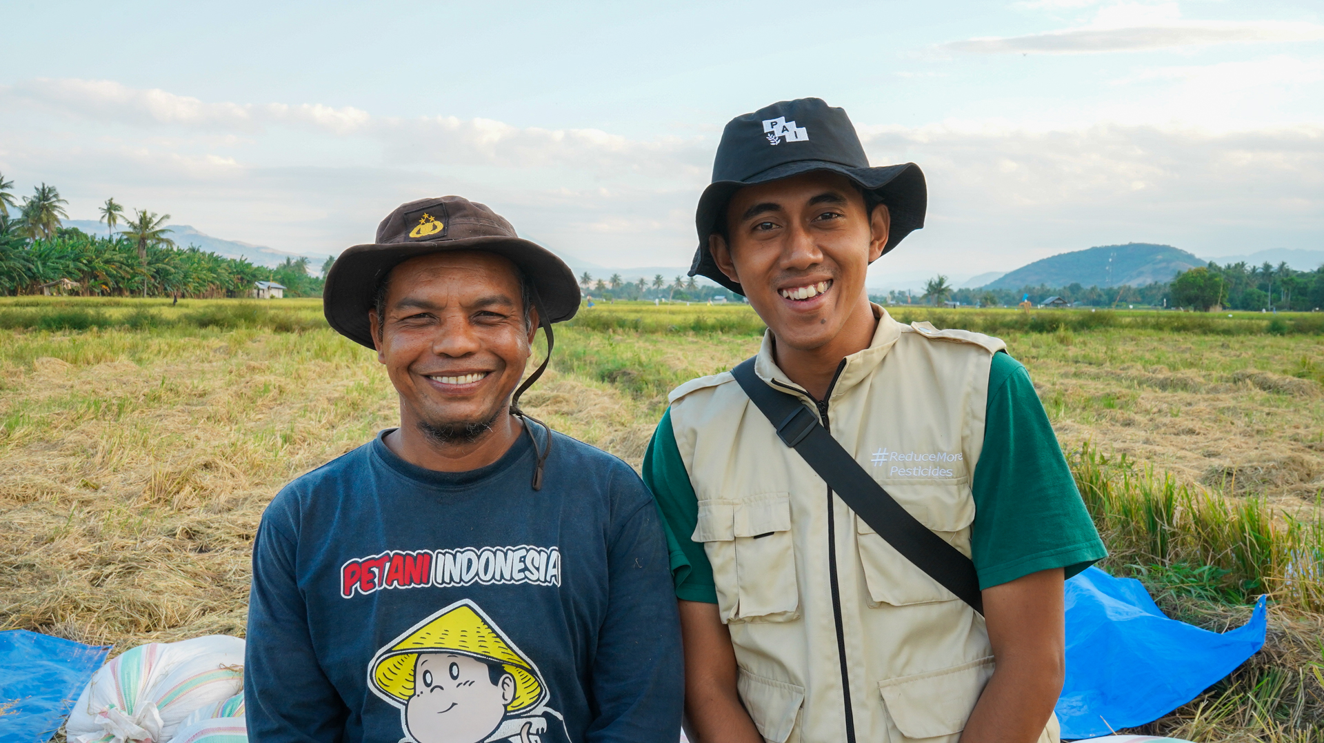 Tenaga pendamping dari PAI bersama petani di Mbey, NTT.
