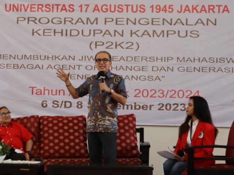 Tantowi Yahya mengisi seminar bertajuk Motivasi dan Kepemimpinan, di UTA'45 Jakarta. 