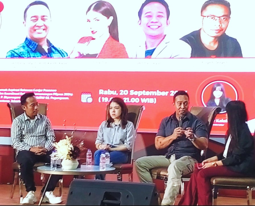 Jenderal (purn) Andika Perkasa (dua dari kanan) saat berdiskusi. 