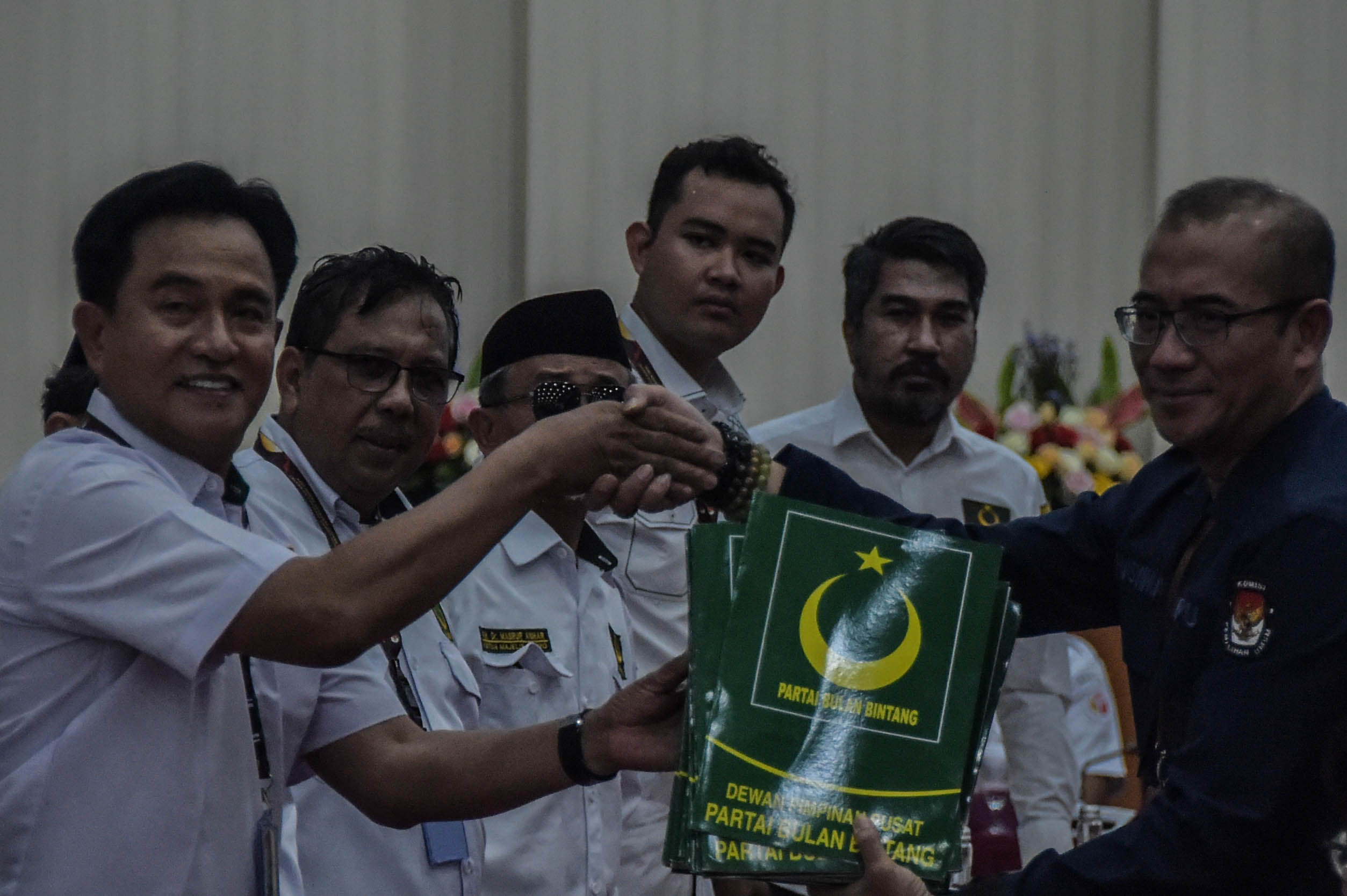 Ketua Umum Partai Bulan Bintang Yusril Ihza Mahendra (kiri) menyatakan PBB mendukung Prabowo Subianto sebagai presiden.