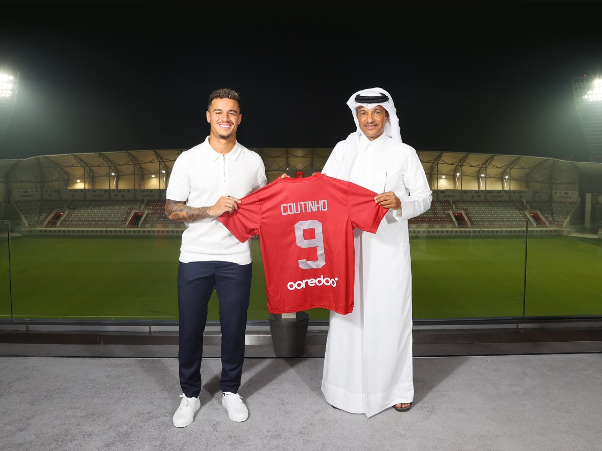 Philippe Coutinho (kiri) saat diperkenalkan sebagai pemain Al Duhail