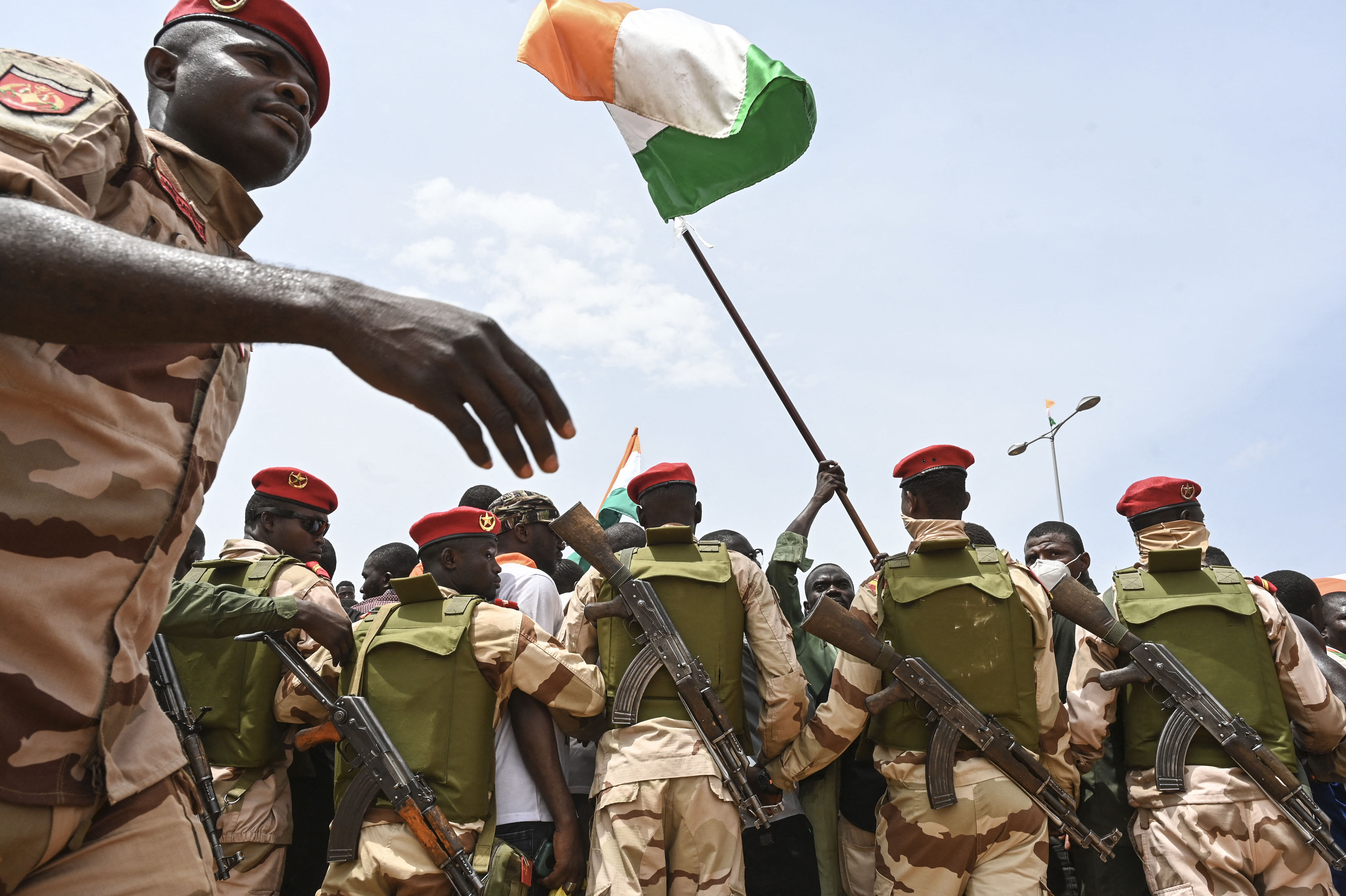 Tentara Niger mengamankan jalankan aksi pendukung CNSP pada Sabtu (2/9), yang menuntut tentara Prancis hengkang dari Niger.