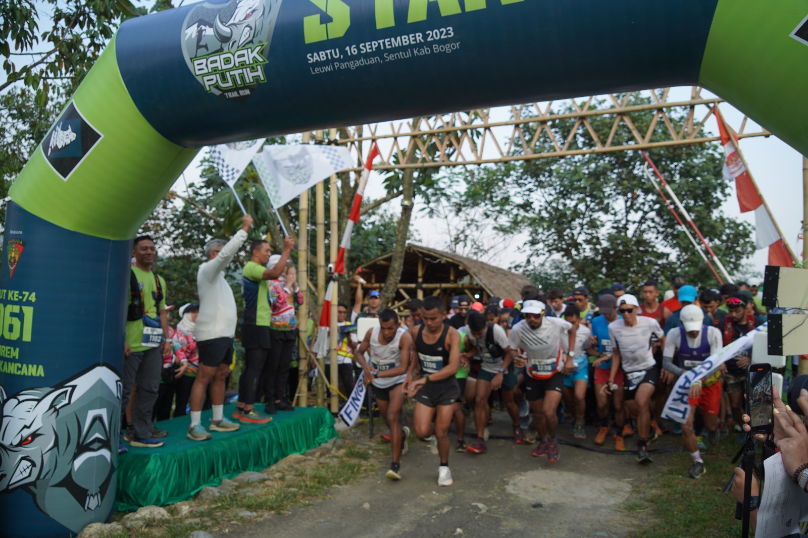 Lomba lari Badak Putih Trail Run 2023. 