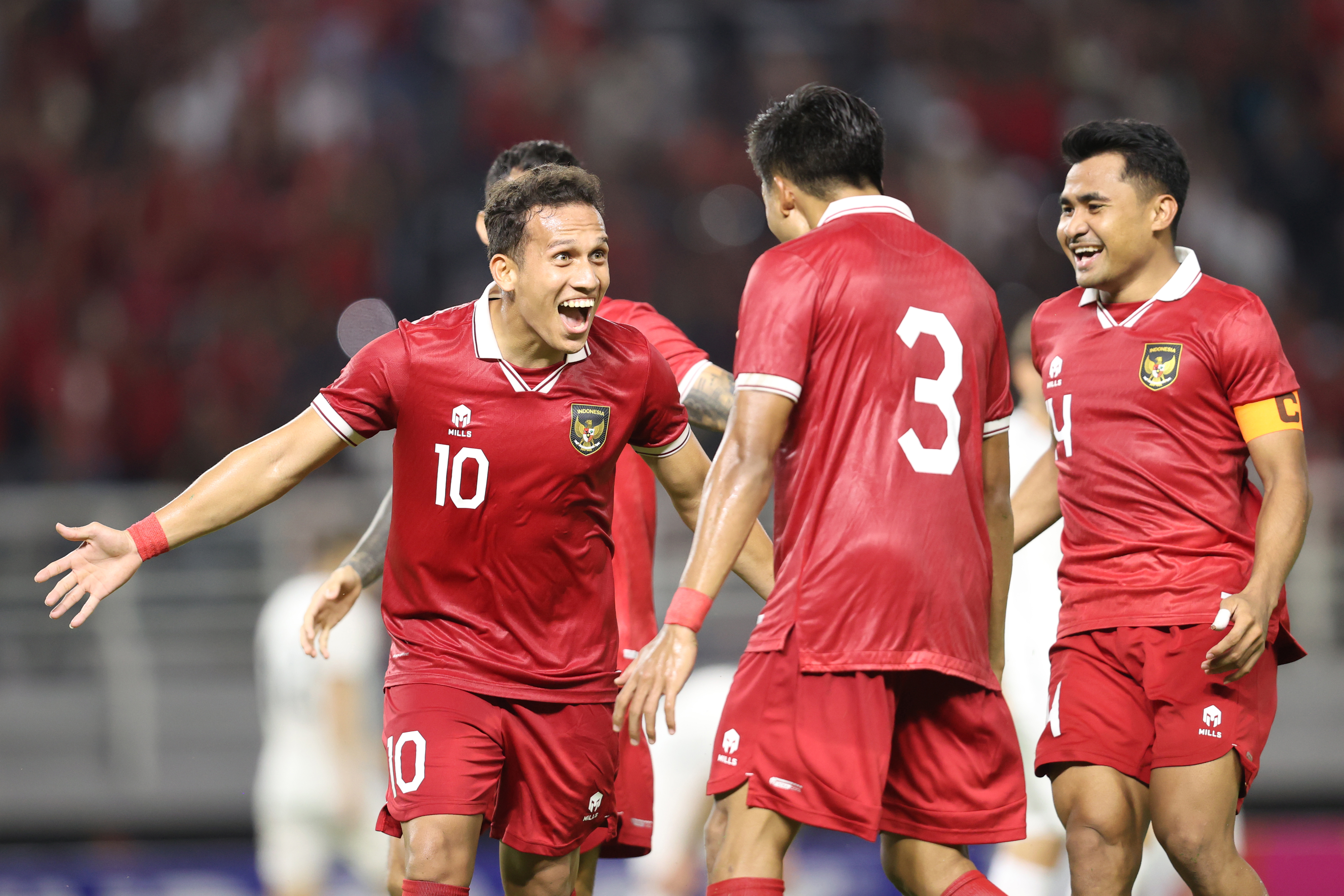 Penyerang timnas Indonesia Egy Maulana Vikri (kiri) melakukan selebrasi seusai mencetak gol ke gawang Turkmenistan.